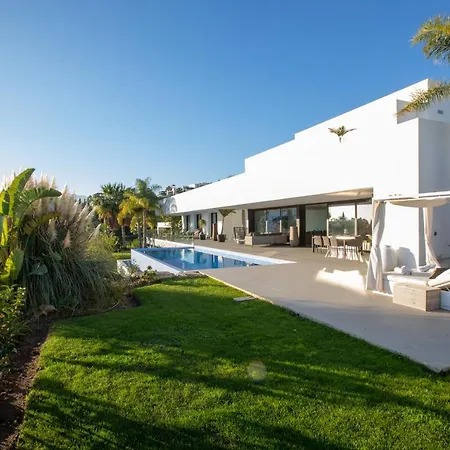 Modern Luxury In Flamingos Villa
