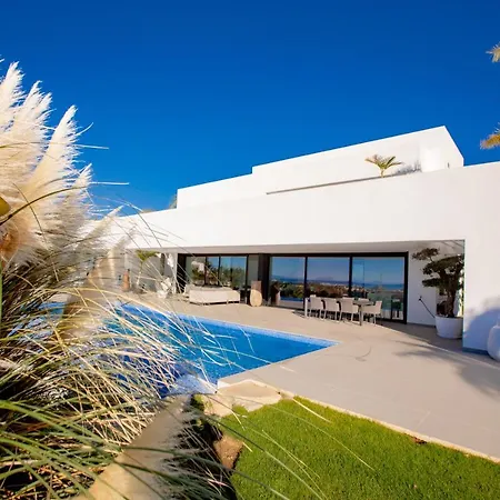 Modern Luxury In Flamingos Villa *