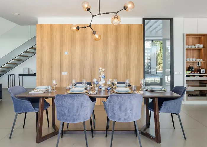 Modern Luxury In Flamingos Villa *