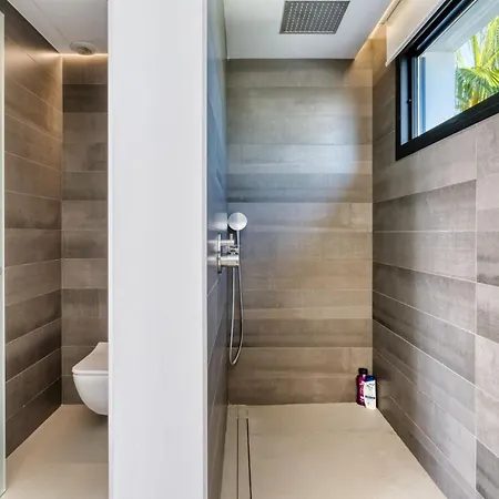 Modern Luxury In Flamingos Villa