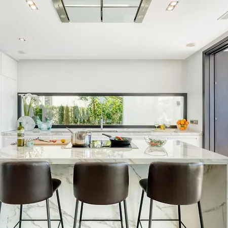 Modern Luxury In Flamingos 빌라
